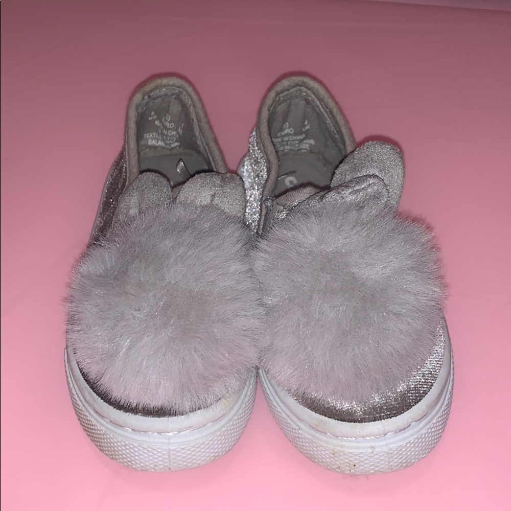 Pomp Pom slip ons